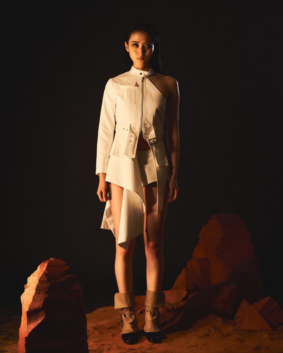 Draping White One Shoulder Jacket (Arts De Base) @SEOUL