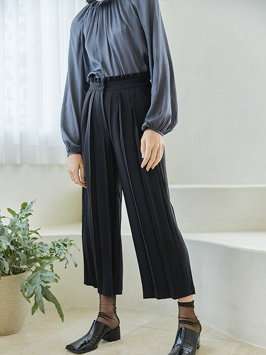 pleated nuun pants