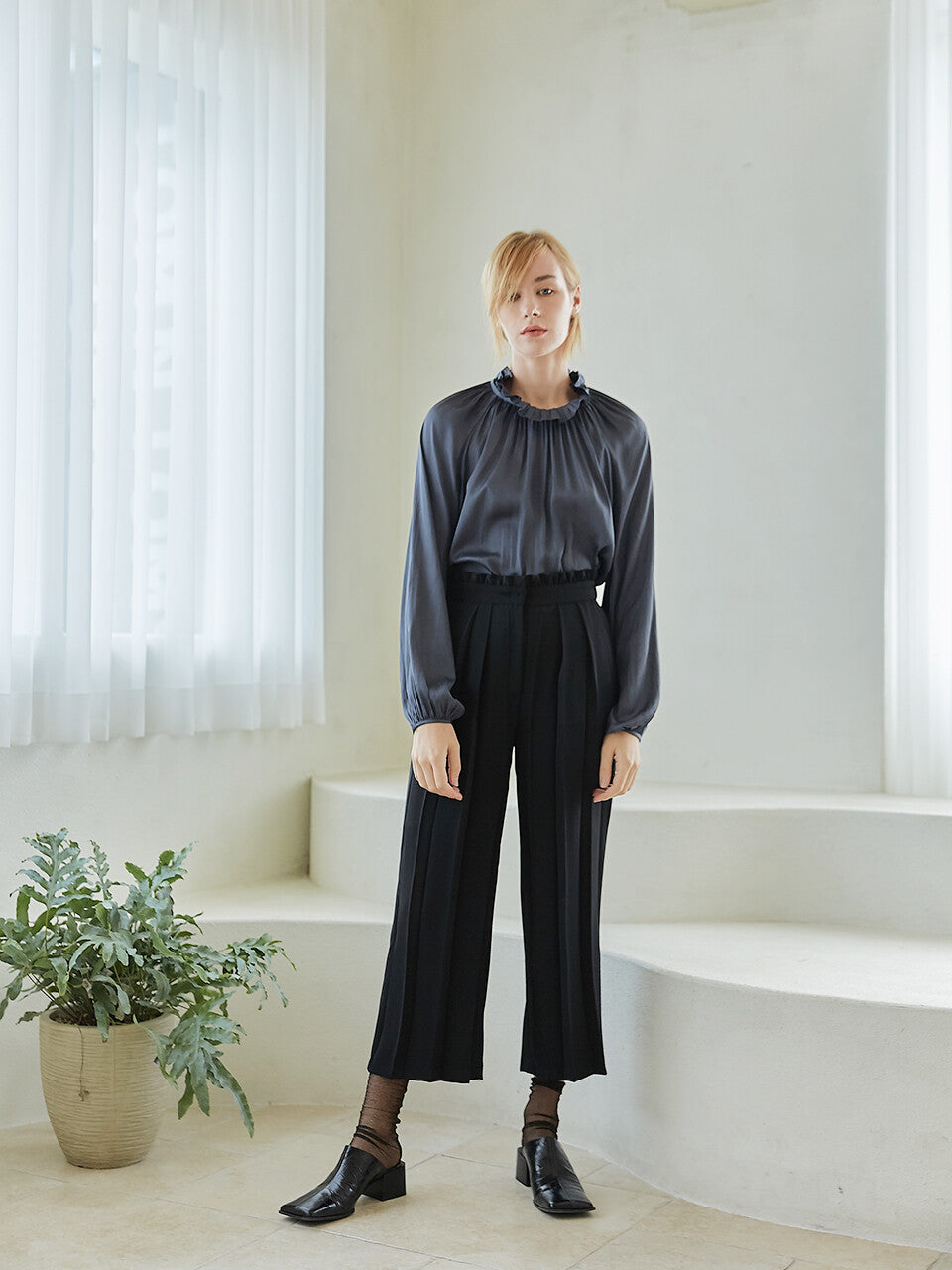 pleated nuun pants