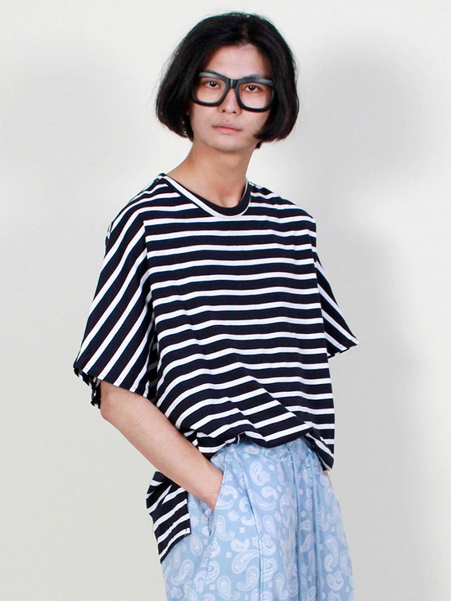 ドルマンスリーブのボックスフィットTシャツ、キャンパスストライプ、ブラック (Demarc) @SEOUL