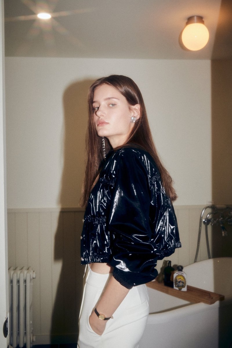 シャイニークロワッサンブラウス_ブラックSHINY CROISSANT BLOUSE_BK - @SEOUL