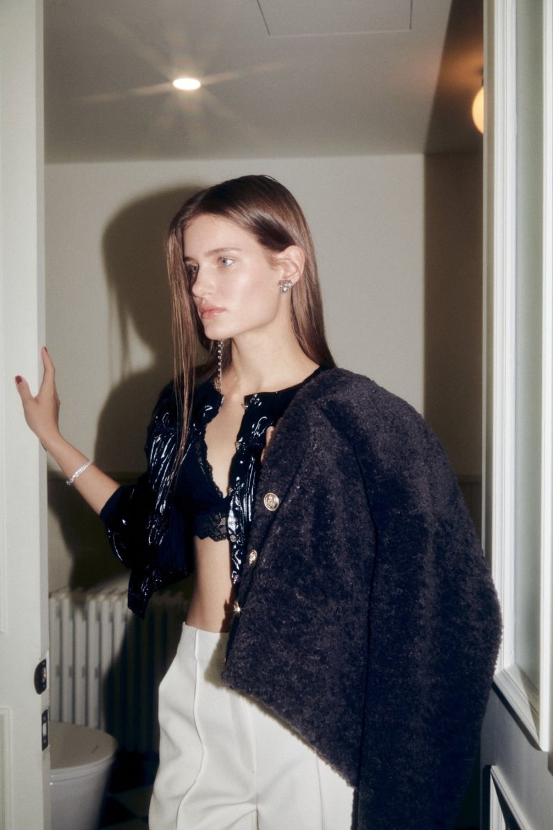 シャイニークロワッサンブラウス_ブラックSHINY CROISSANT BLOUSE_BK - @SEOUL