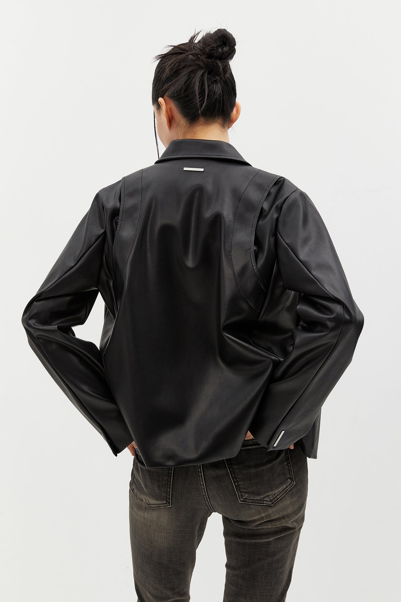 ミニマリスト ビーガン レザー ジャケット (ブラック) (blanc de noirs