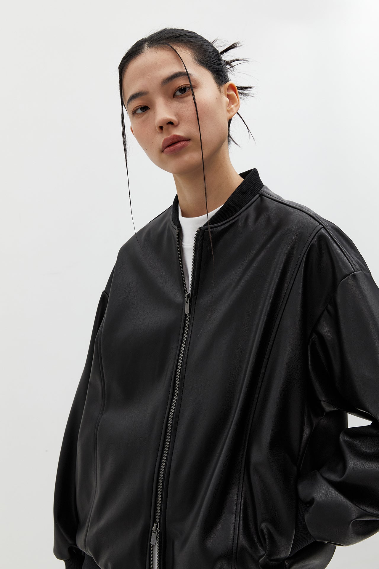 ツーウェイ オーバーフィット ビーガン レザー ジャケット (ブラック)