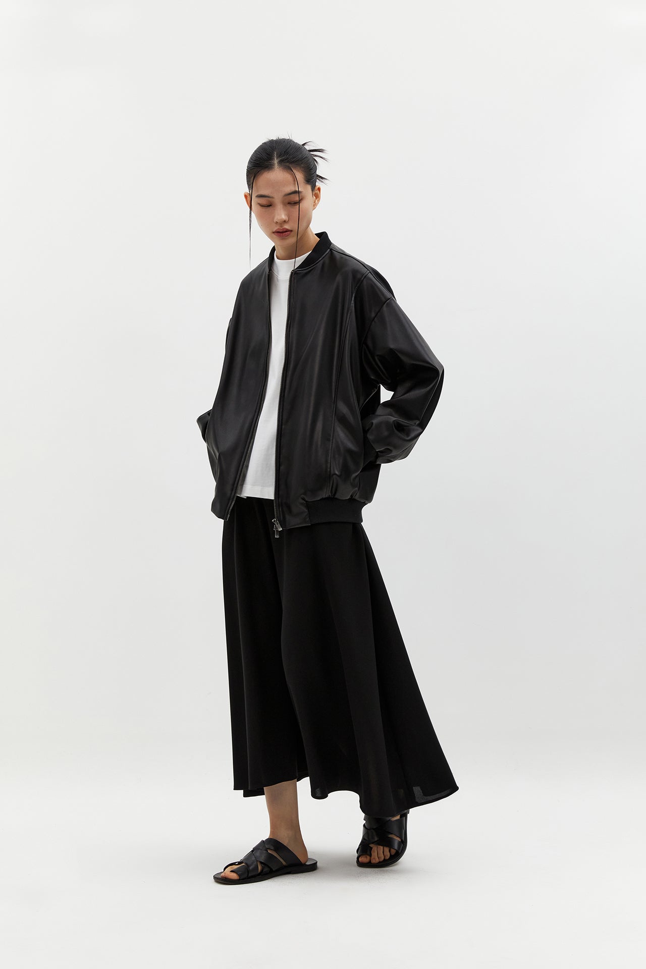 ツーウェイ オーバーフィット ビーガン レザー ジャケット (ブラック)