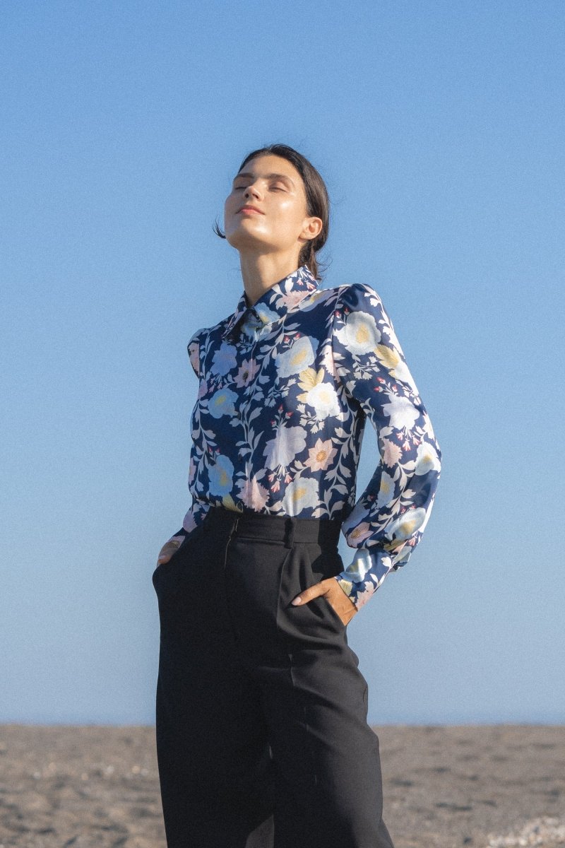 William Navy Floral Blouse (L'EAU ET) ＠SEOUL