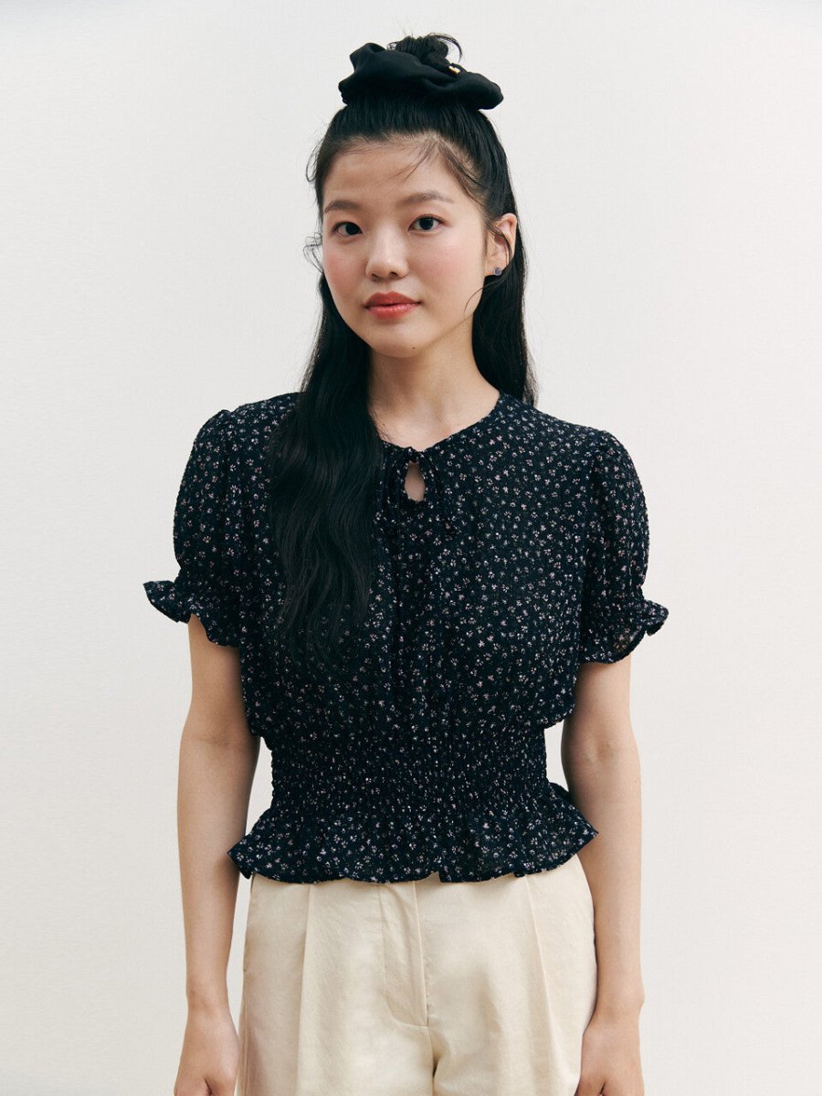 FLORAL SMOCKING CROP BLOUSE_BLACK - ＠SEOUL